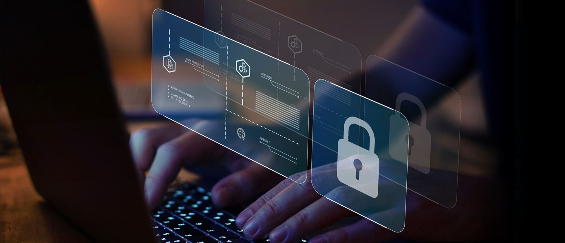 dłonie piszące na klawiaturze