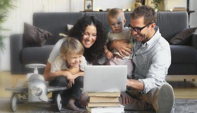 zdjęcie przedstawiające szczęśliwą rodzinę